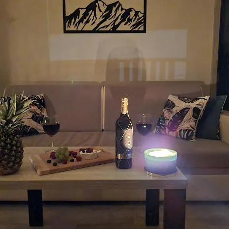 Apartament 66 *